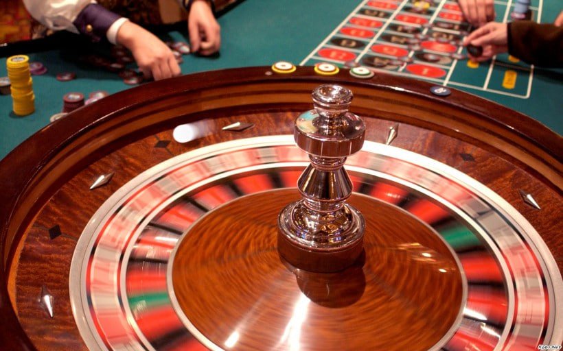 King Club mobile interface showing sports and casino categories on a smartphone